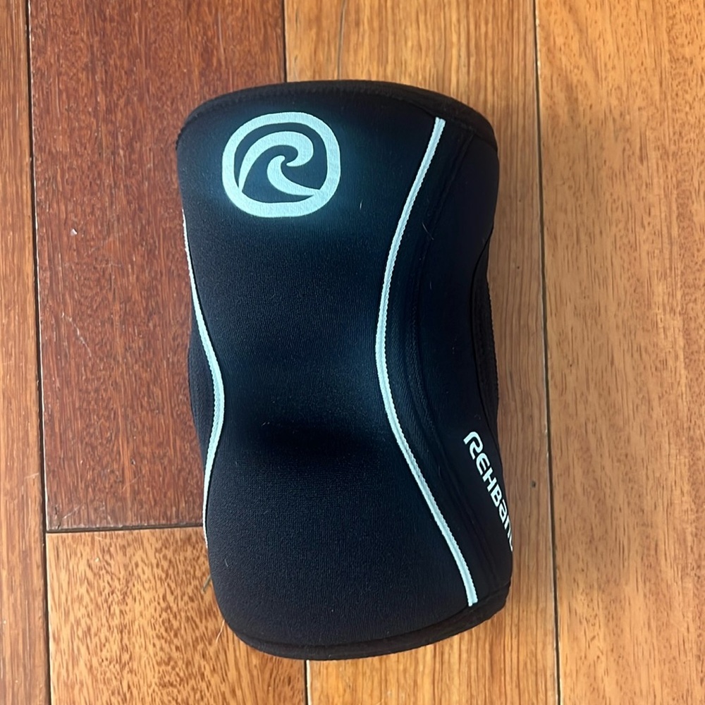 Rehband Rx 5mm Elbow Sleeves. Black. Size Small.